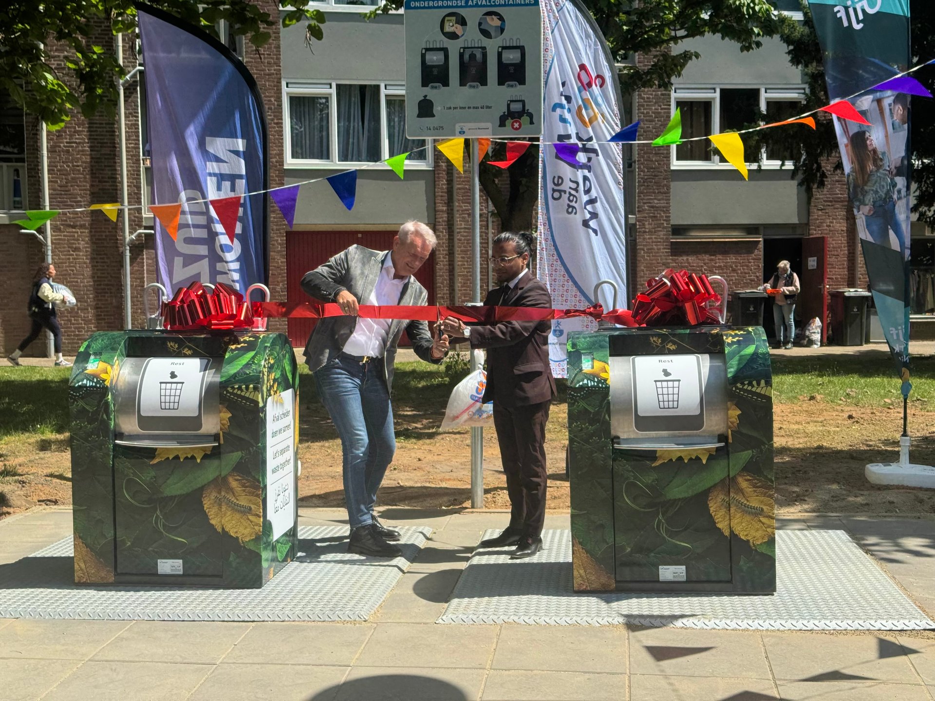 De opening van de containers